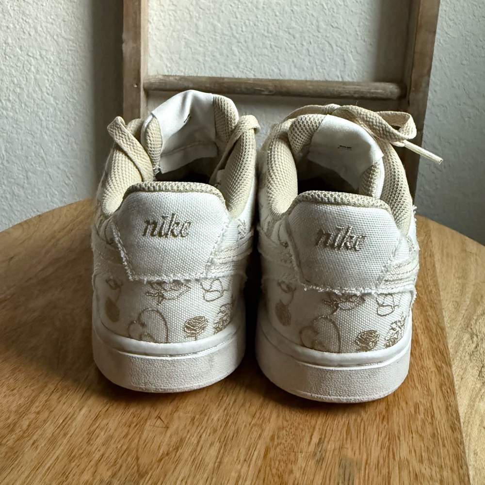 Nike Court Vision Low Canvas Court 'Valentine's Day' Floral Wmn’s Sneakers Sz: 6 - Picture 5 of 10